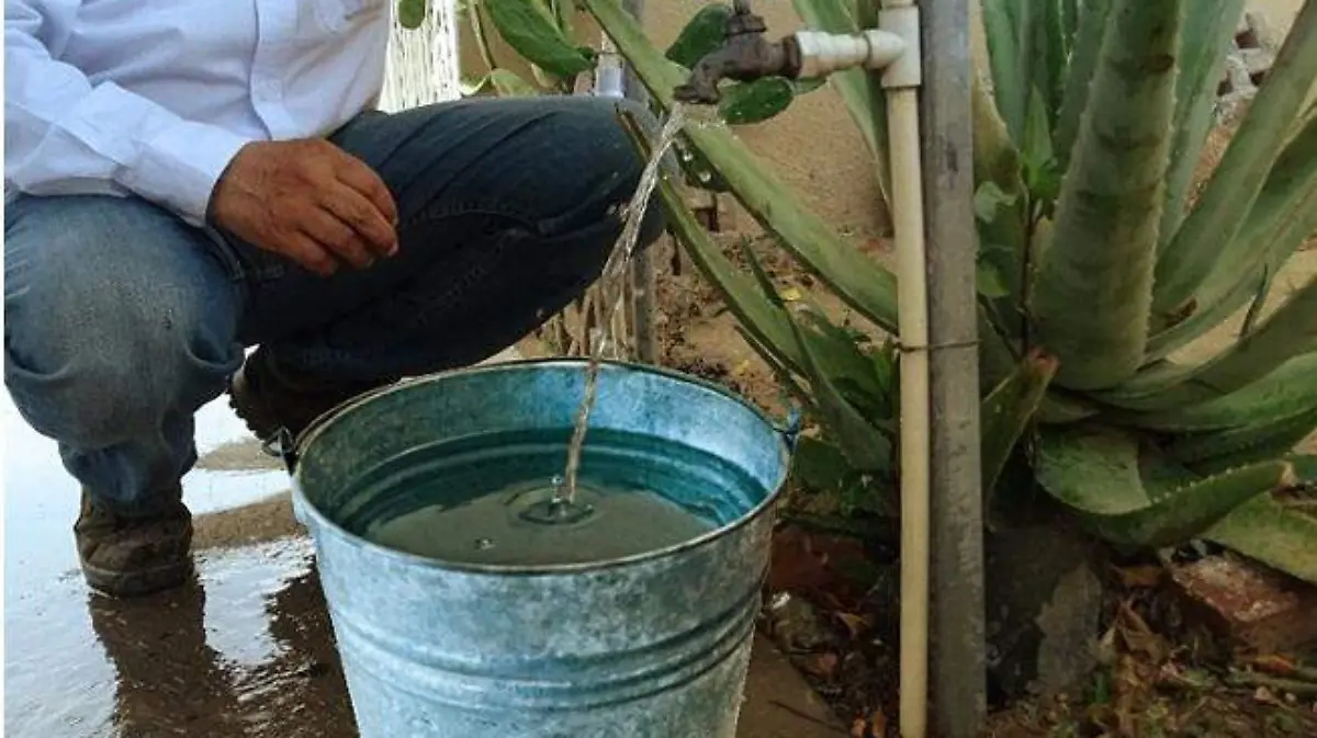 desbasto de agua falta de agua sin agua 